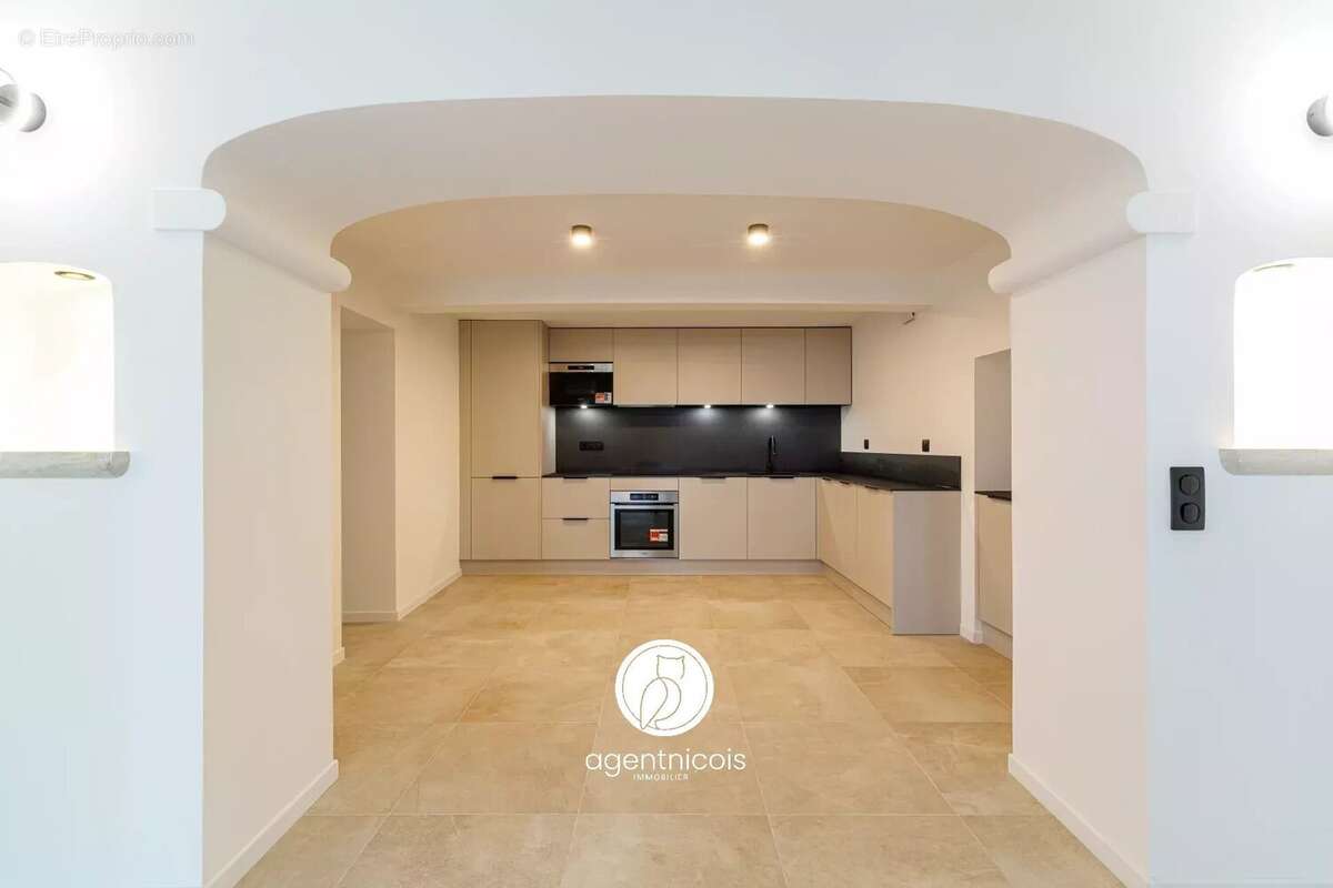 Appartement à SAINT-LAURENT-DU-VAR