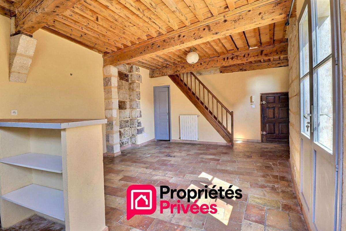 Uzès, Appartement T2 en duplex avec terrasse - photo 3