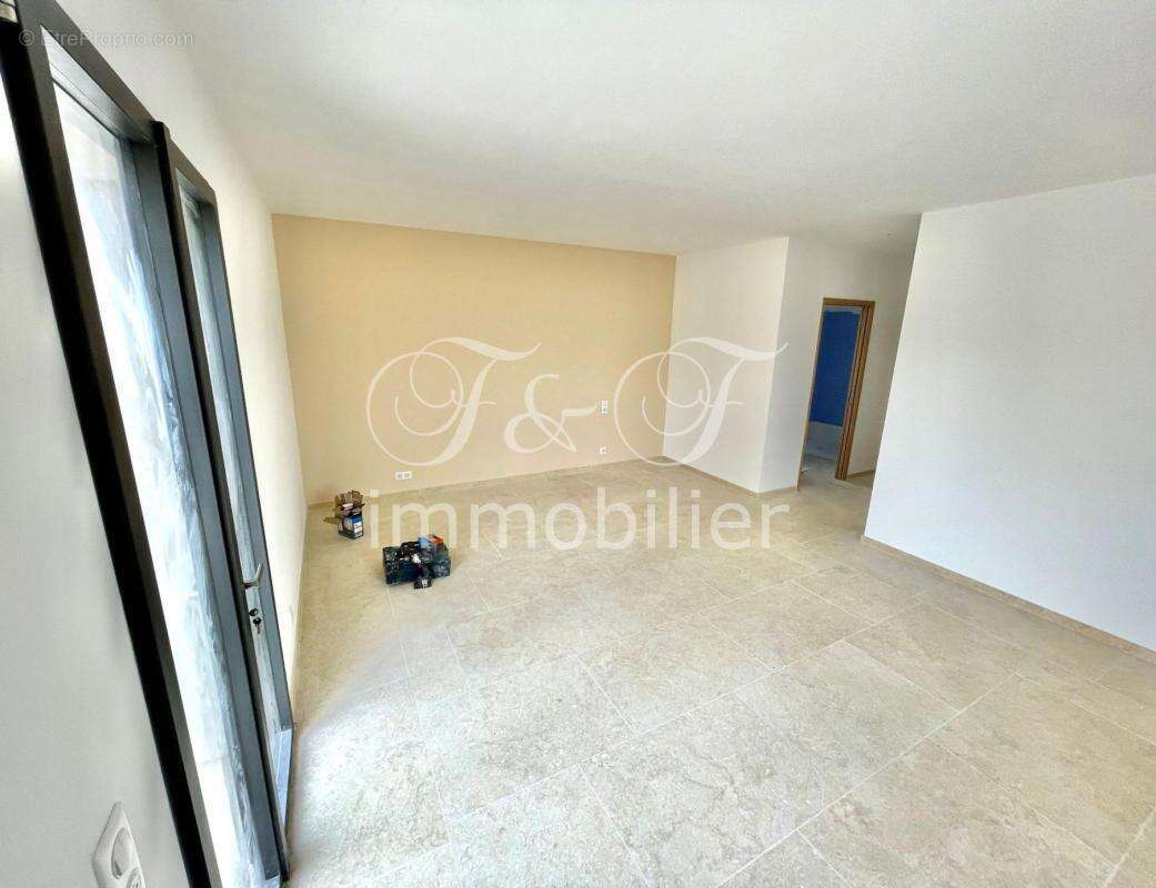 Maison à SAINT-SATURNIN-LES-APT