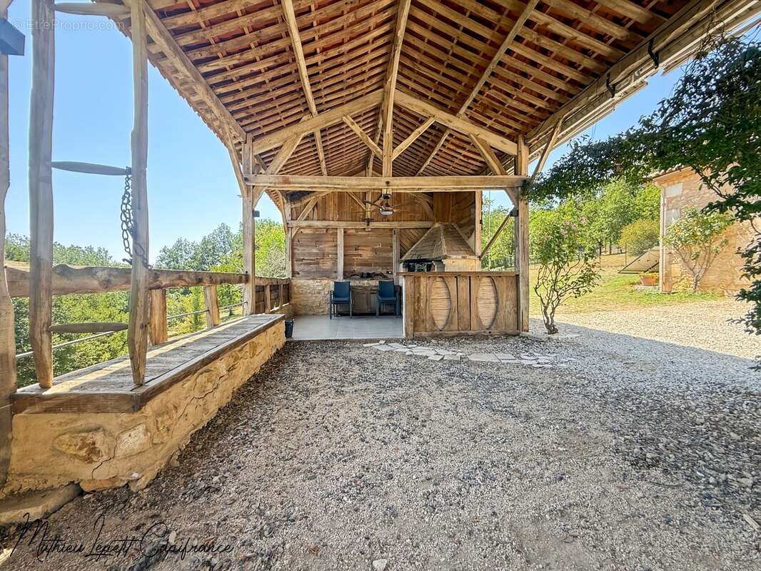 Aux portes de Périgueux – Authentique longère en pierre du XIXᵉ siècle 210 M²- T7 – DPE B – Terrain clos de 1,14 hectare-dépenda - photo 25