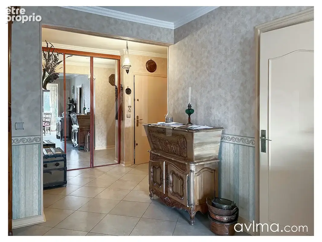 CENTRE VILLE Noisy-Le-Roi: Appartement 103,2 m2 Carrez au dernier étage avec cave et box - photo 9