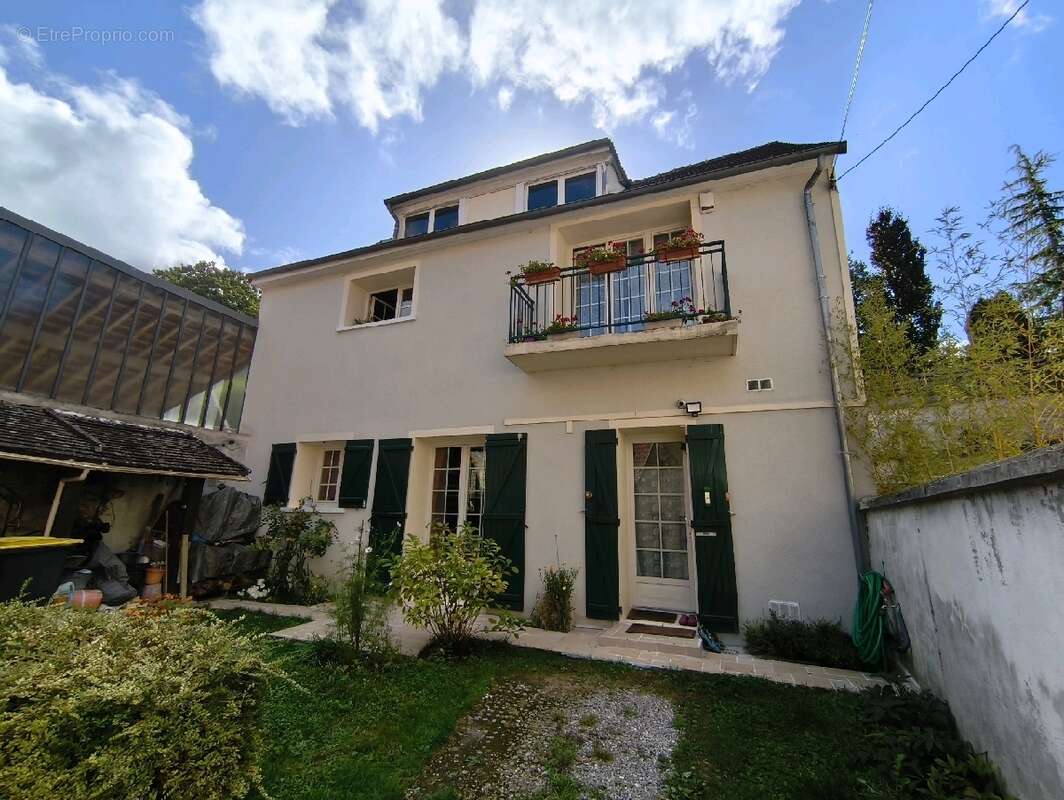 Maison à NESLES-LA-VALLEE