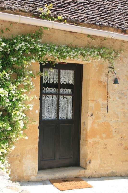 Maison à MAUZAC-ET-GRAND-CASTANG