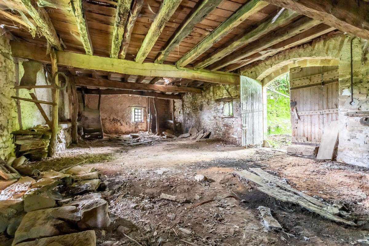 Stone barn to renovate - photo 8