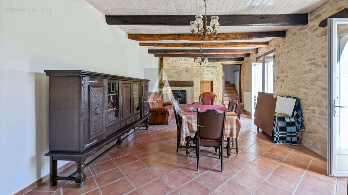 Maison à SAINT-FRONT-SUR-LEMANCE