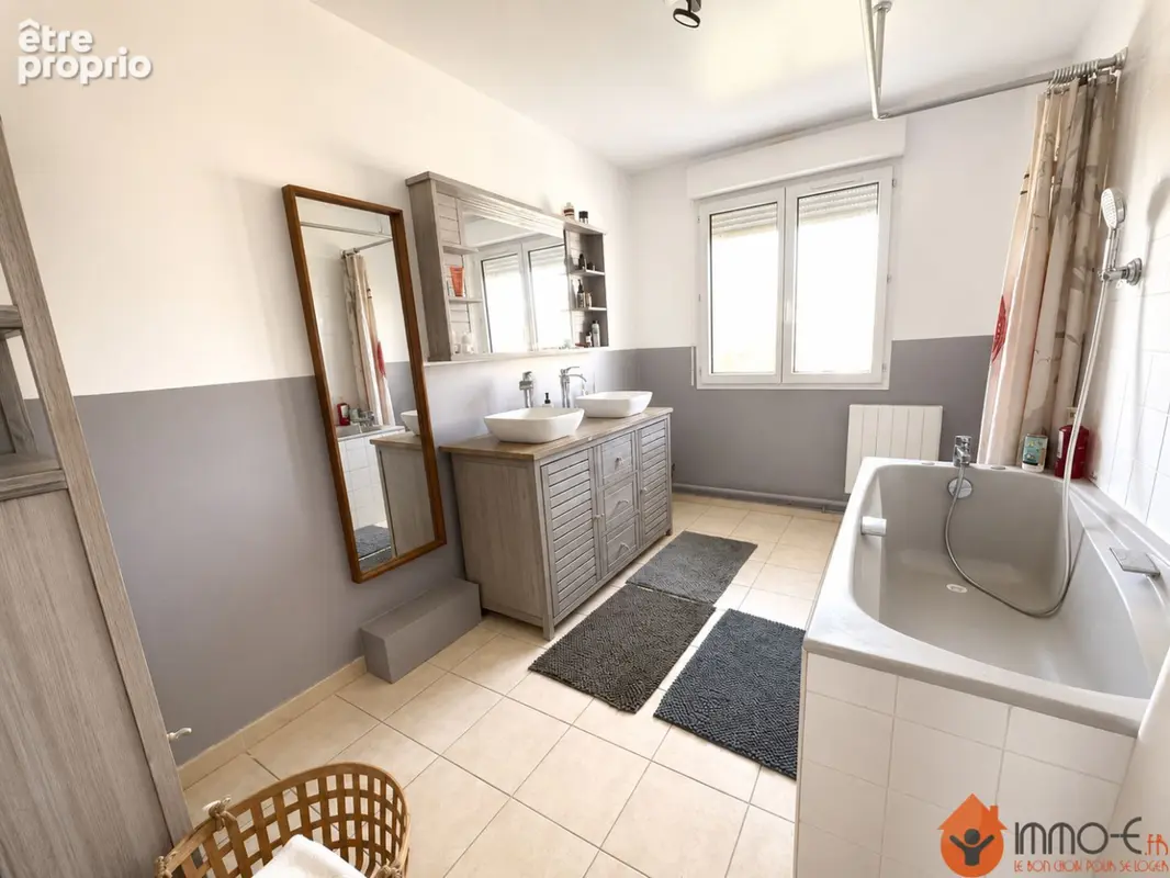Maison 116 m² à Quincy-Voisins  - photo 6