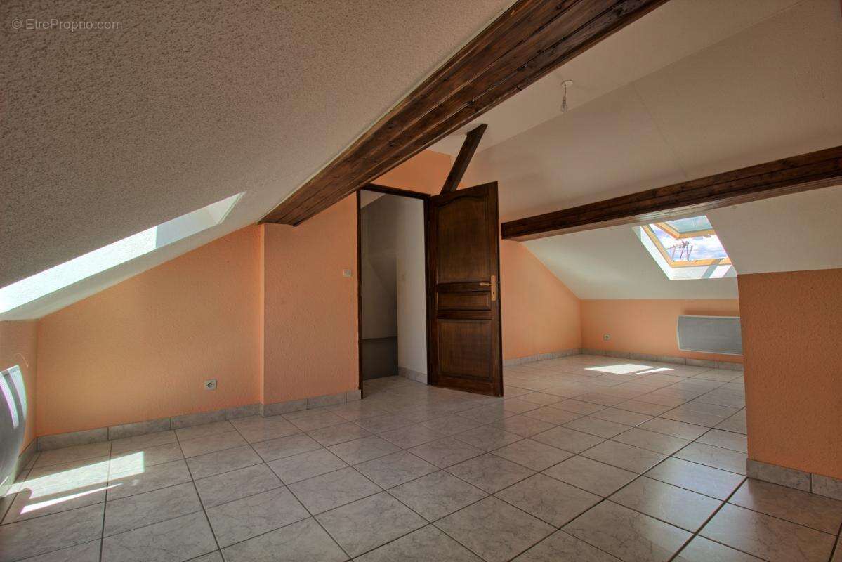 Immeuble de rapport avec 2 appartements et une maison - photo 7