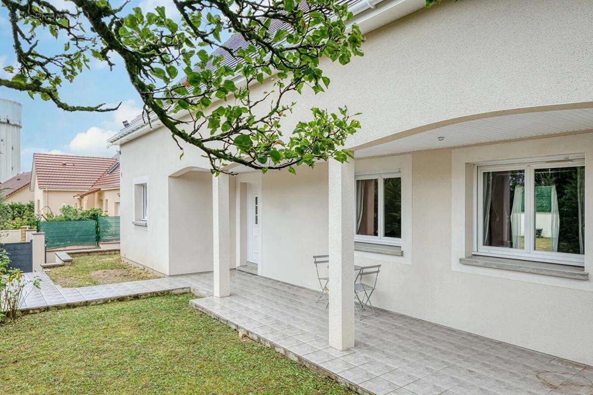 Maison à SAINT-ETIENNE-DU-ROUVRAY