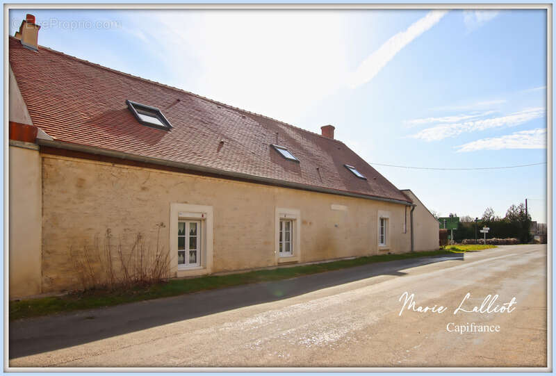 Maison à vendre 8 pièces, 204m², Puiseautin, 5 chambres, Piscine, Garage, Climatisation, Panneaux Solaires, Cave - photo 3