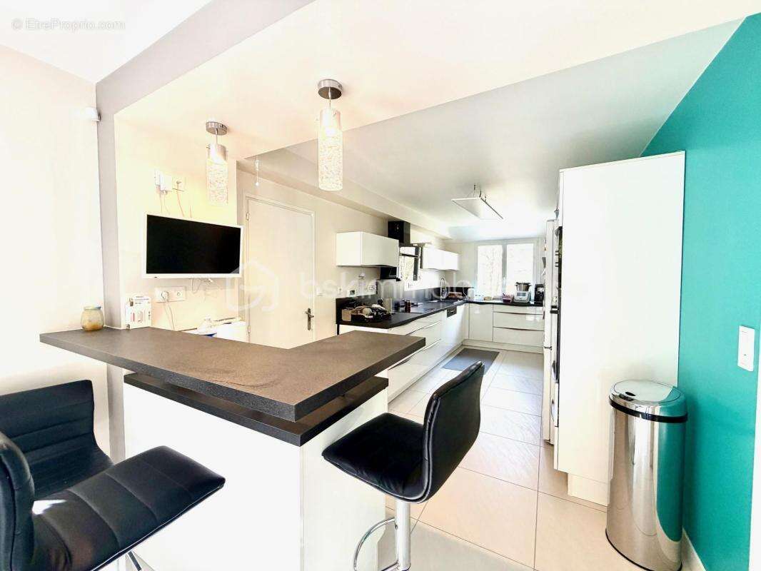 Maison à BURES-SUR-YVETTE