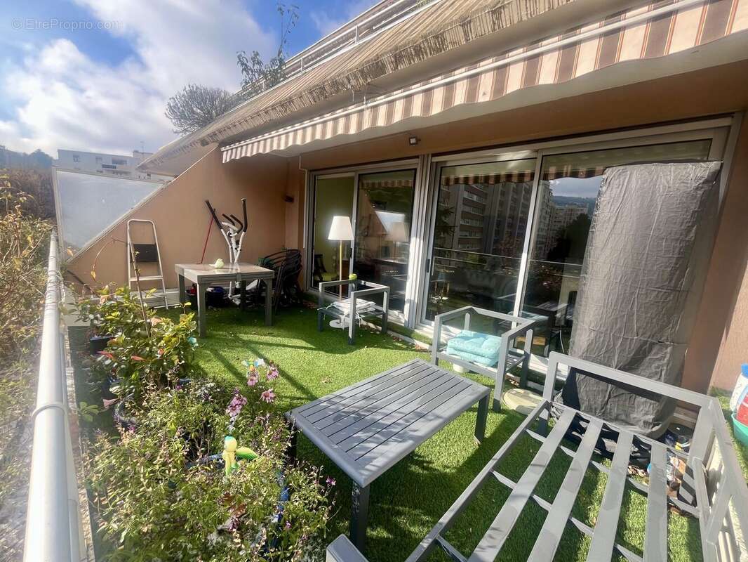 TERRASSE 17m² - Appartement à SAINT-ETIENNE