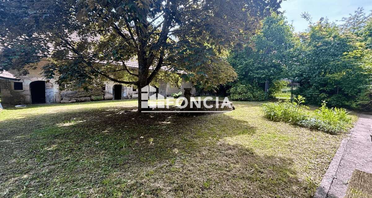 Propriété au calme  , Domaine "Les Feux" historique composé de plusieurs bâtisses - photo 9