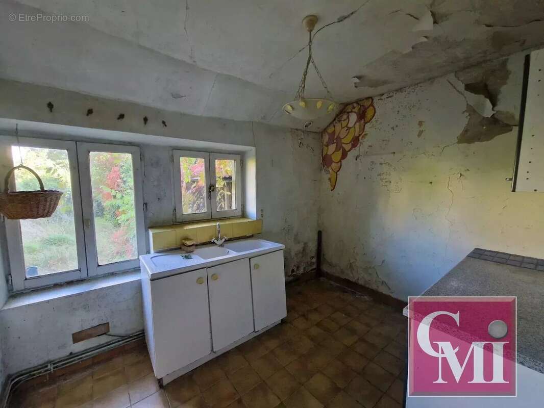 Maison ancienne (3 chambres) à rénover sur 407m2 de terrain - photo 6