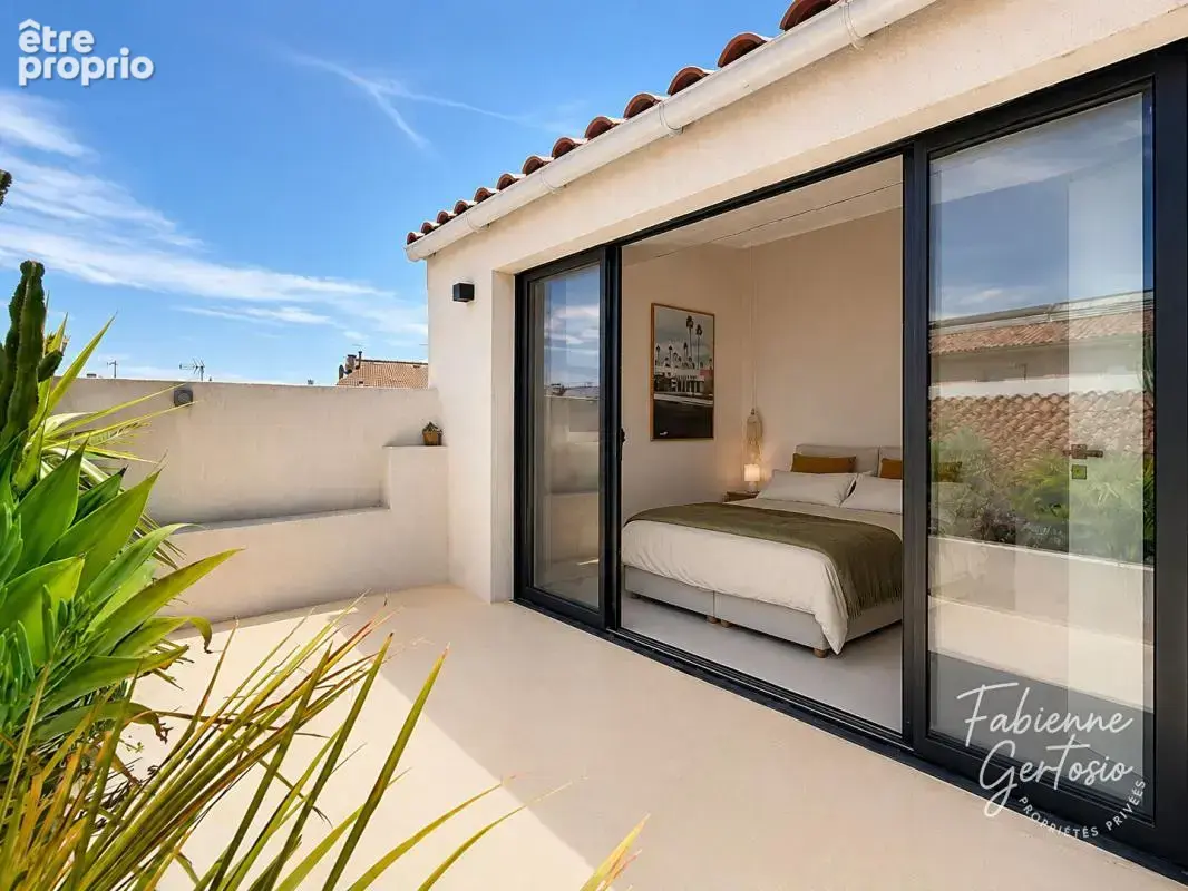 La Ciotat ! RARE ! Maison de ville réinventée à 5mn  à pieds des plages et du port - photo 10