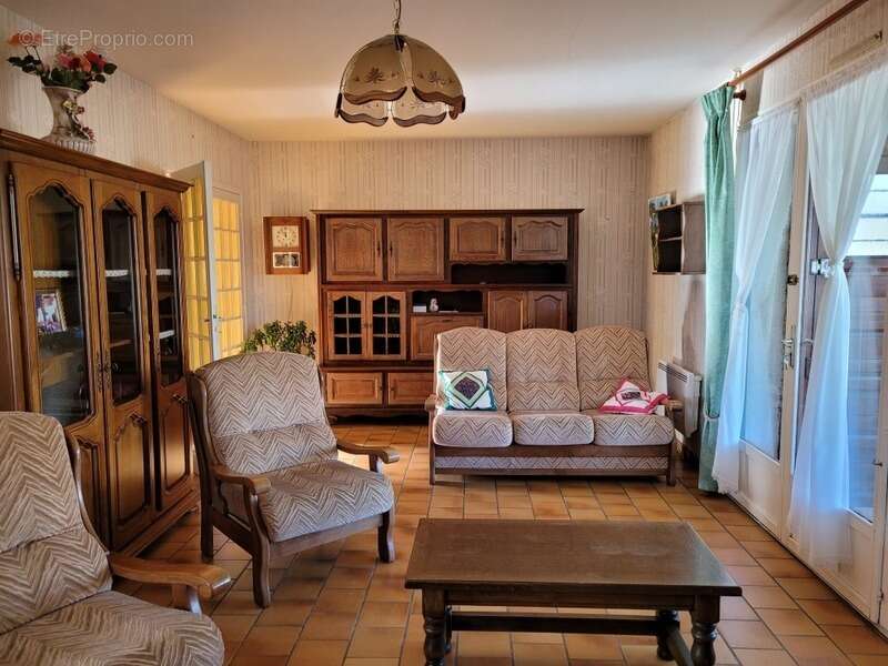 Maison à AZE