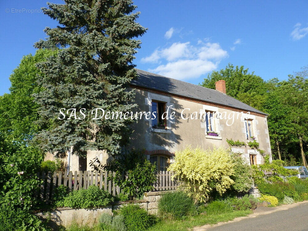 Maison à SENS-BEAUJEU