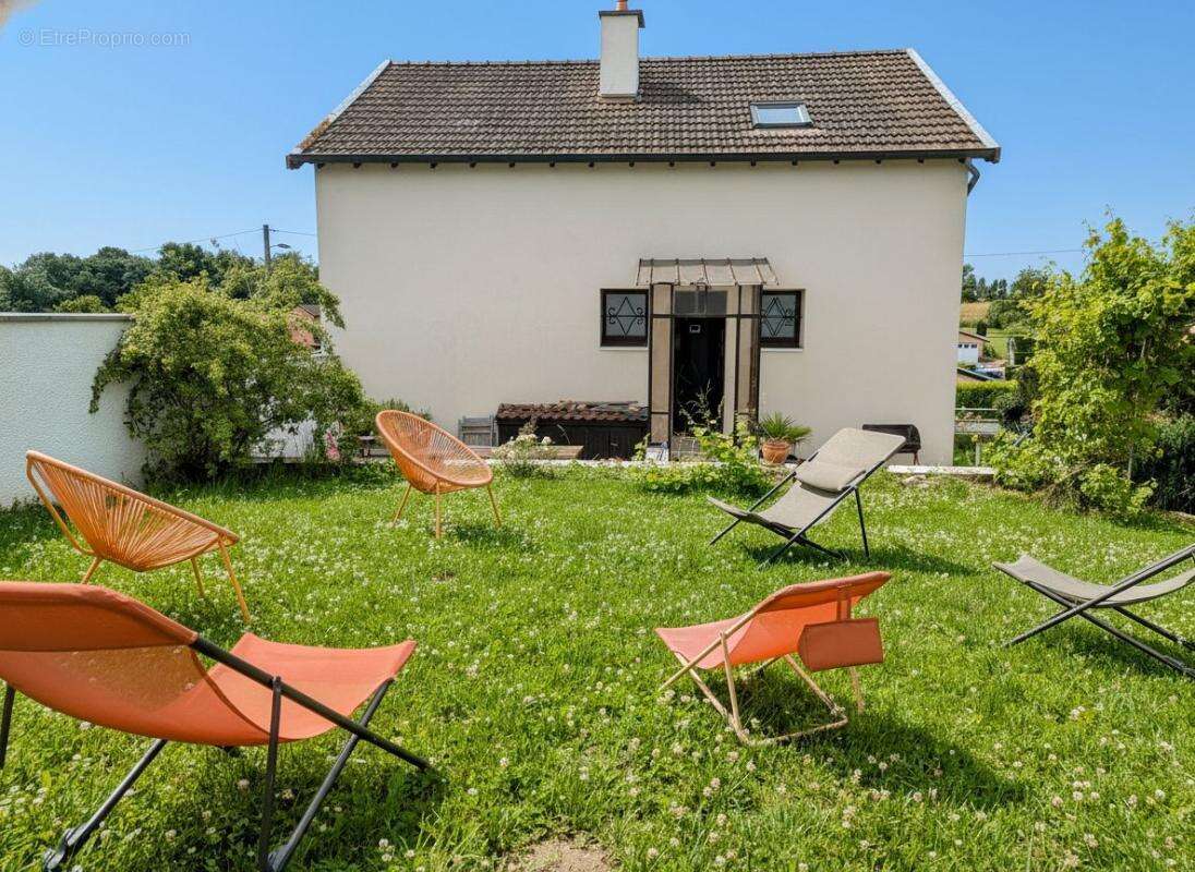 À vendre – Maison individuelle 2 chambres + bureau au centre de Charnay Les Mâcon - photo 12