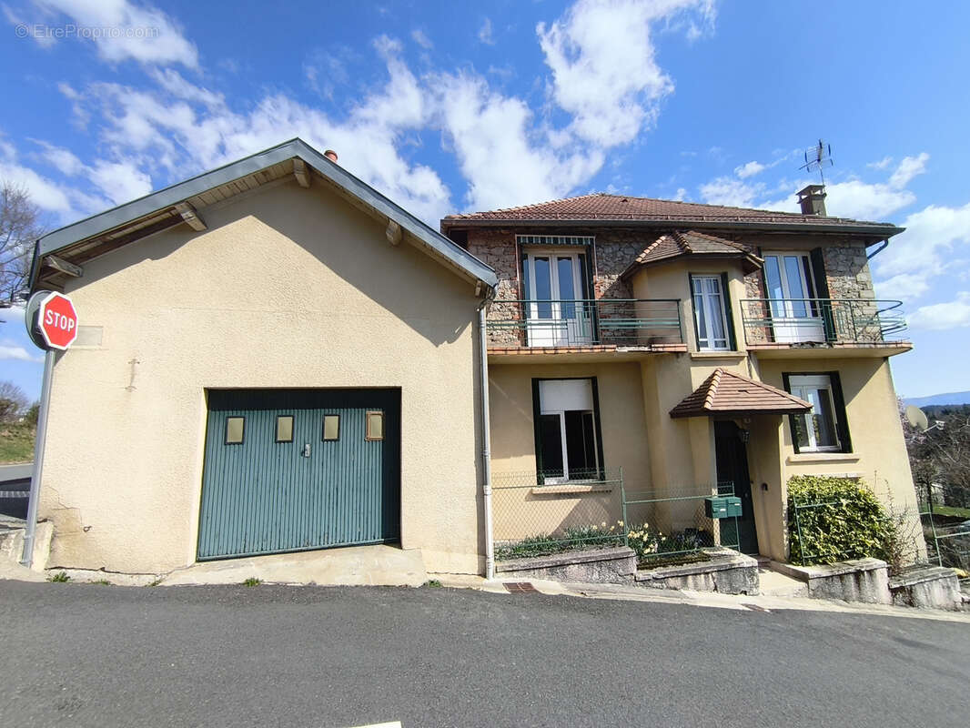 Maison à SAINT-REMY-SUR-DUROLLE