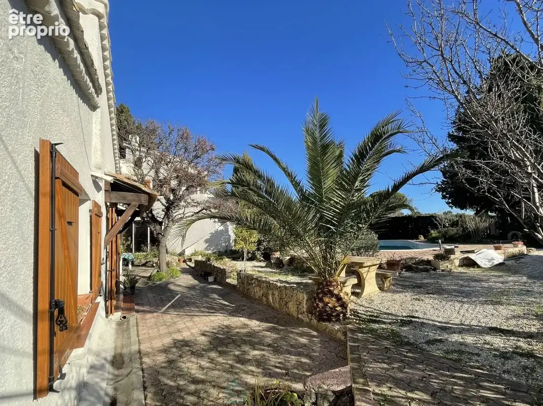 ISTRES Propriété de caractère  Maison principale + extension avec double habitation  230 m²  Terrain 1400 m² - photo 4
