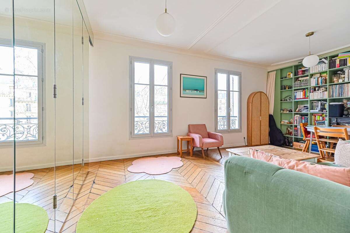 Appartement à PARIS-10E