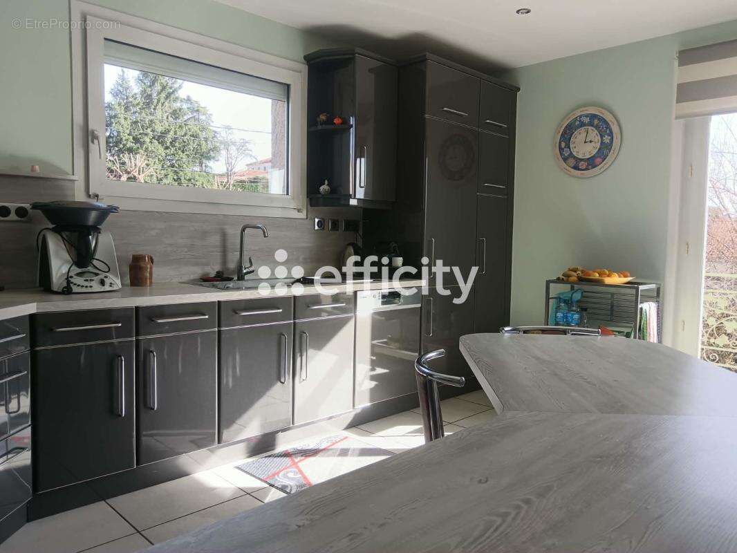Maison 203 m² à Saint-Just-Saint-Rambert  - photo 11