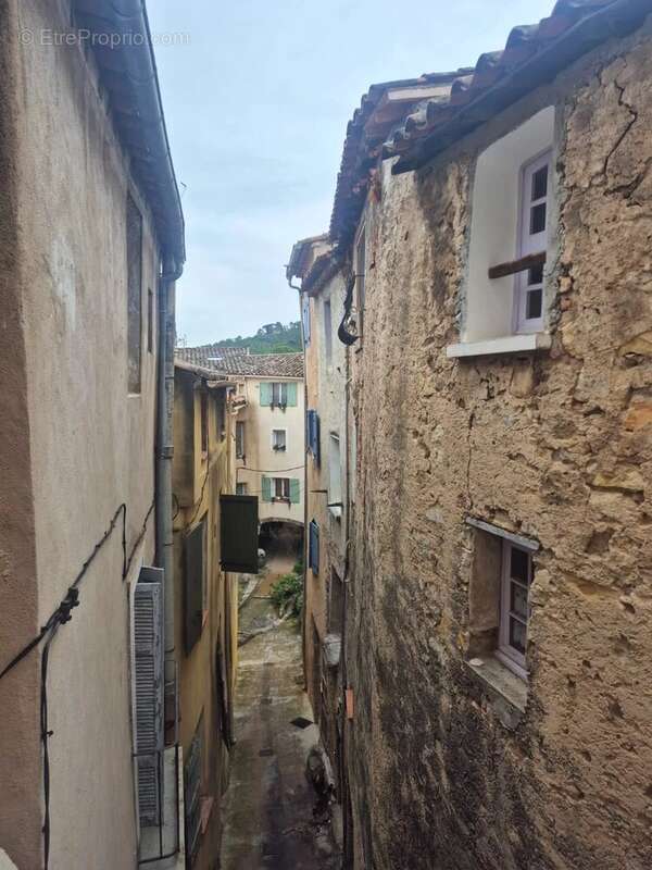 Appartement à COTIGNAC