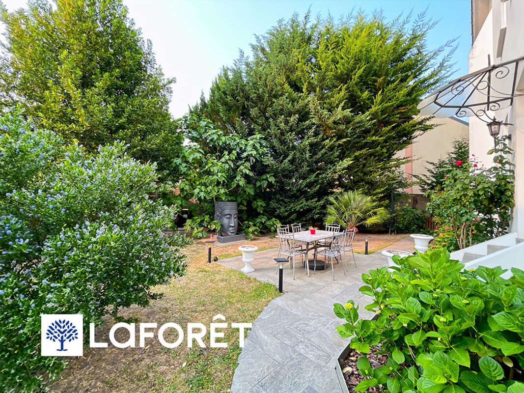 Maison à SAINTE-GENEVIEVE-DES-BOIS