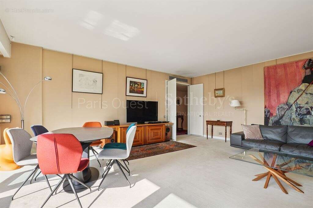 Appartement à PARIS-16E