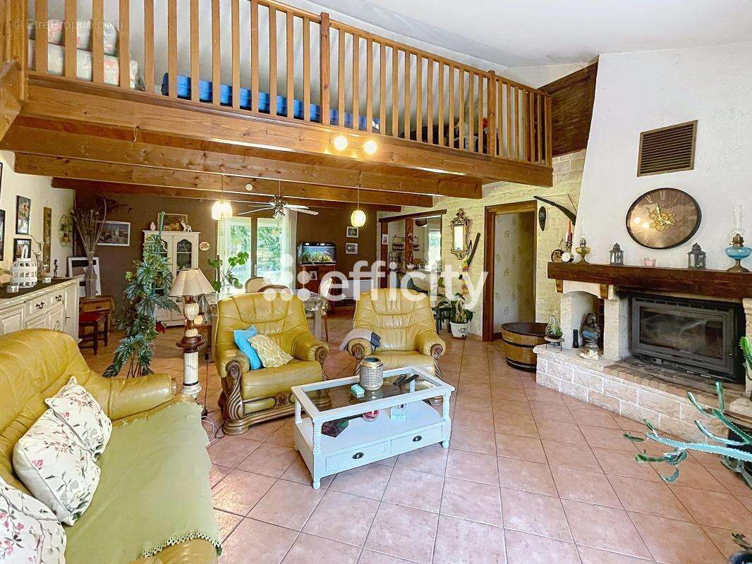 Maison à LAGORCE