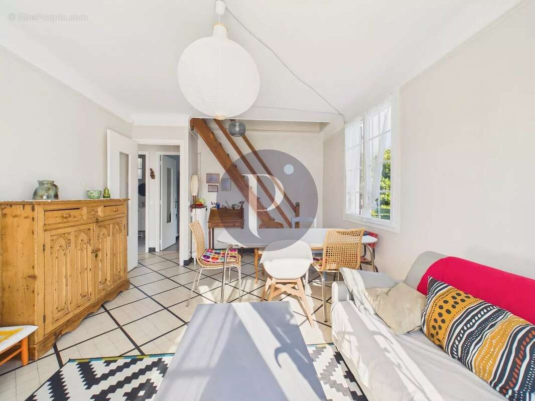 Maison à VERRIERES-LE-BUISSON