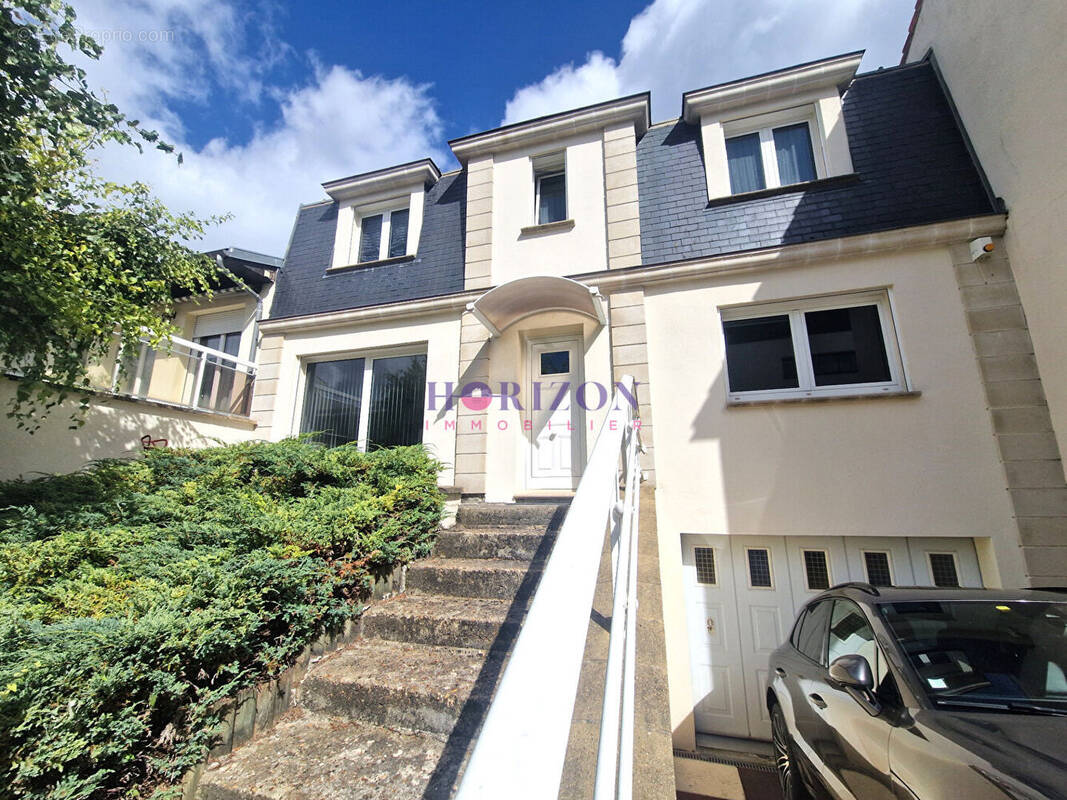 Maison à SURESNES