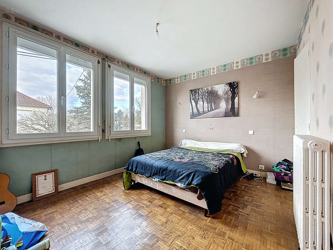 Maison à SAINT-PANTALEON-DE-LARCHE