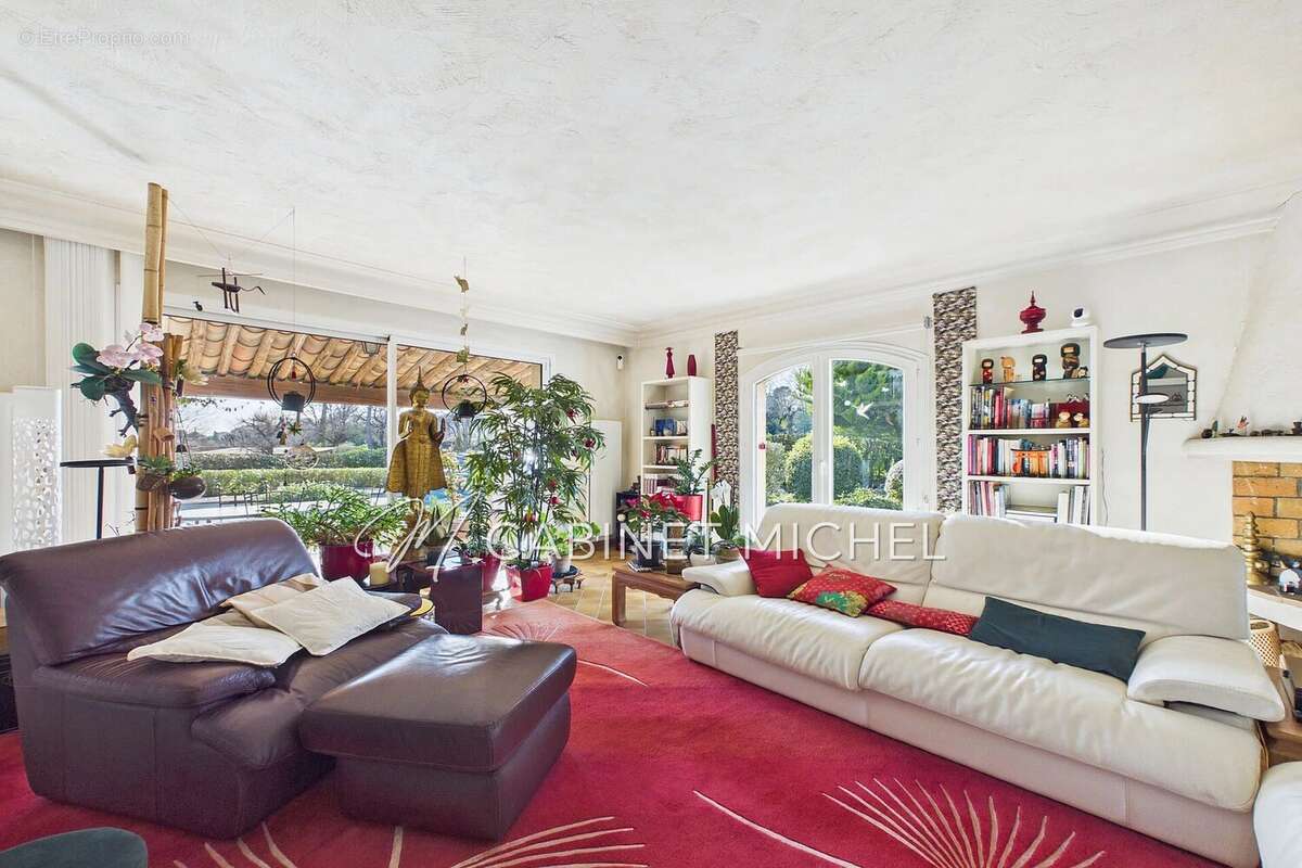 Maison à ROQUEFORT-LES-PINS