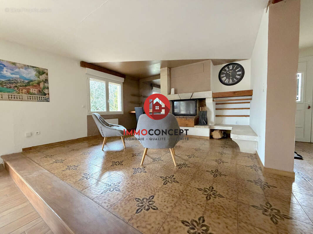 Maison à LAUDUN-L'ARDOISE