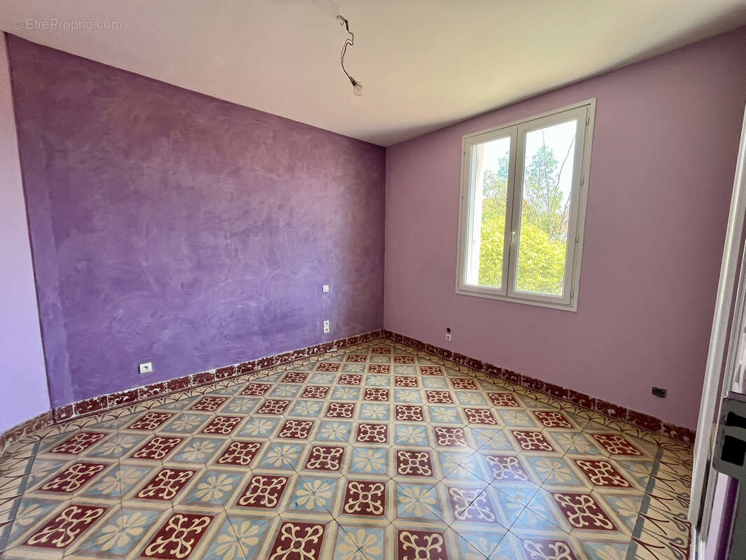 Maison de style comprenant 2 logements sur 1540m2 de parcelle divisible - photo 7