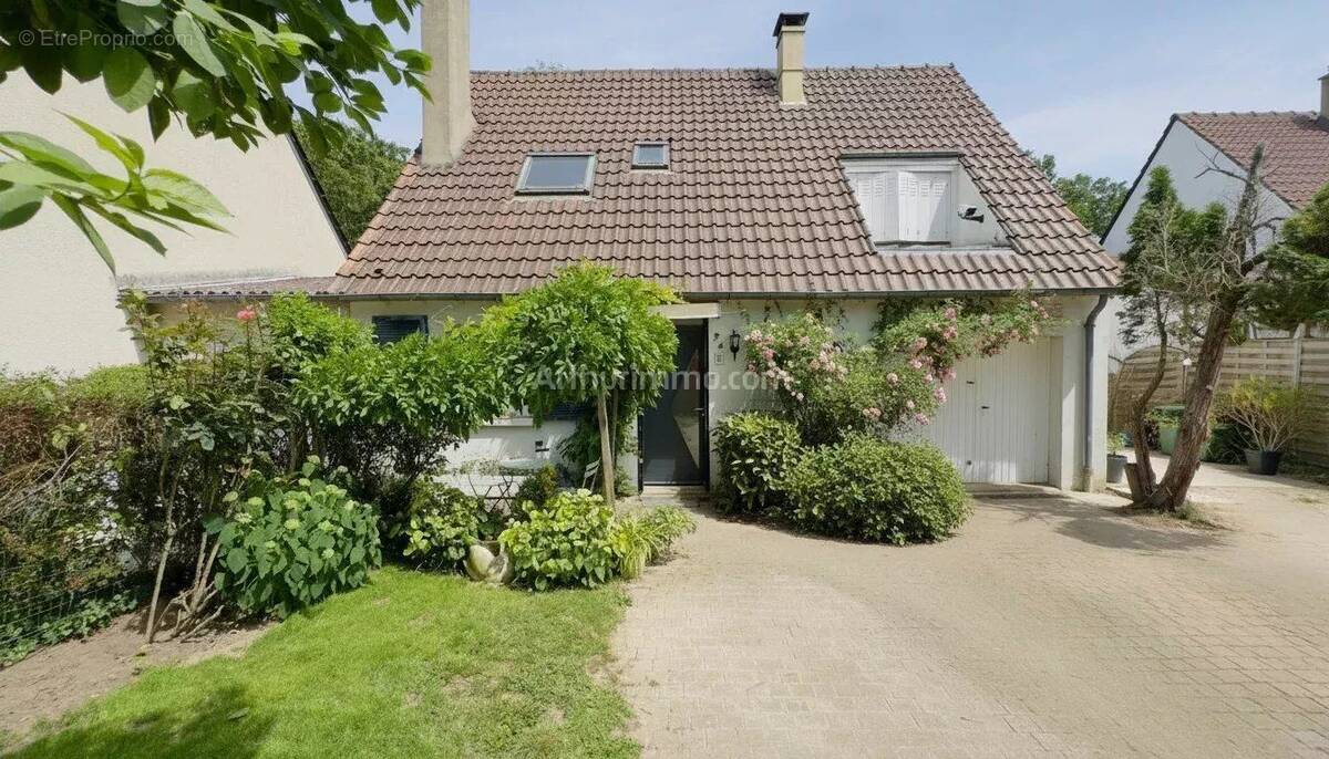 Maison à SAINT-FARGEAU-PONTHIERRY