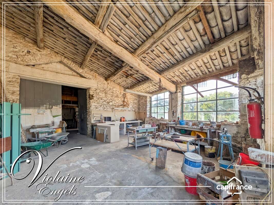 Grande maison familiale avec dépendances, piscine et vaste atelier à Pépieux (Aude – Minervois) - photo 17