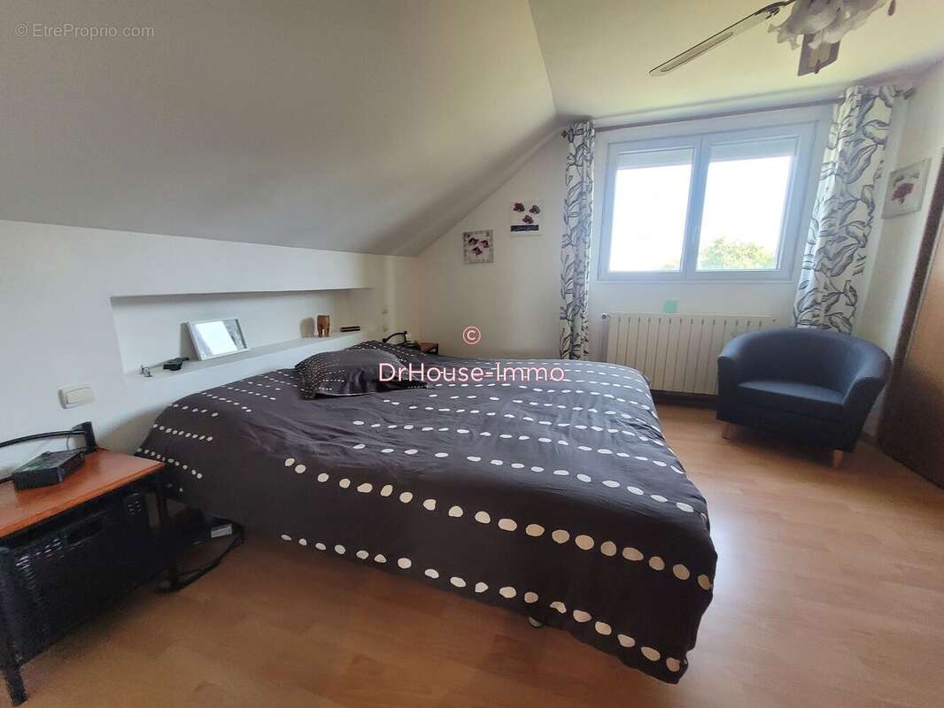 Maison à LA SELLE-SUR-LE-BIED