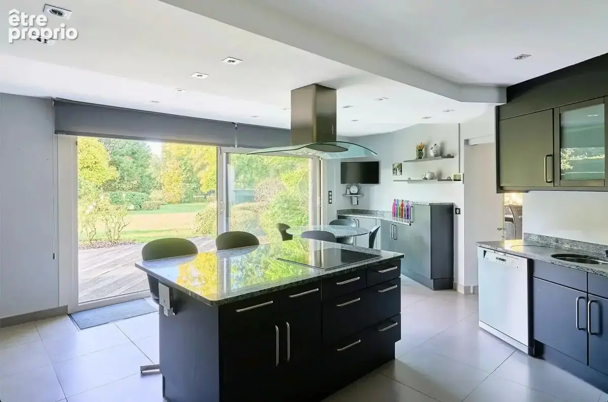 Marcq-en-barœul – demeure d’architecte – 350 m² – parc clos et arboré de 3 500 m² – dpe c/c - photo 3