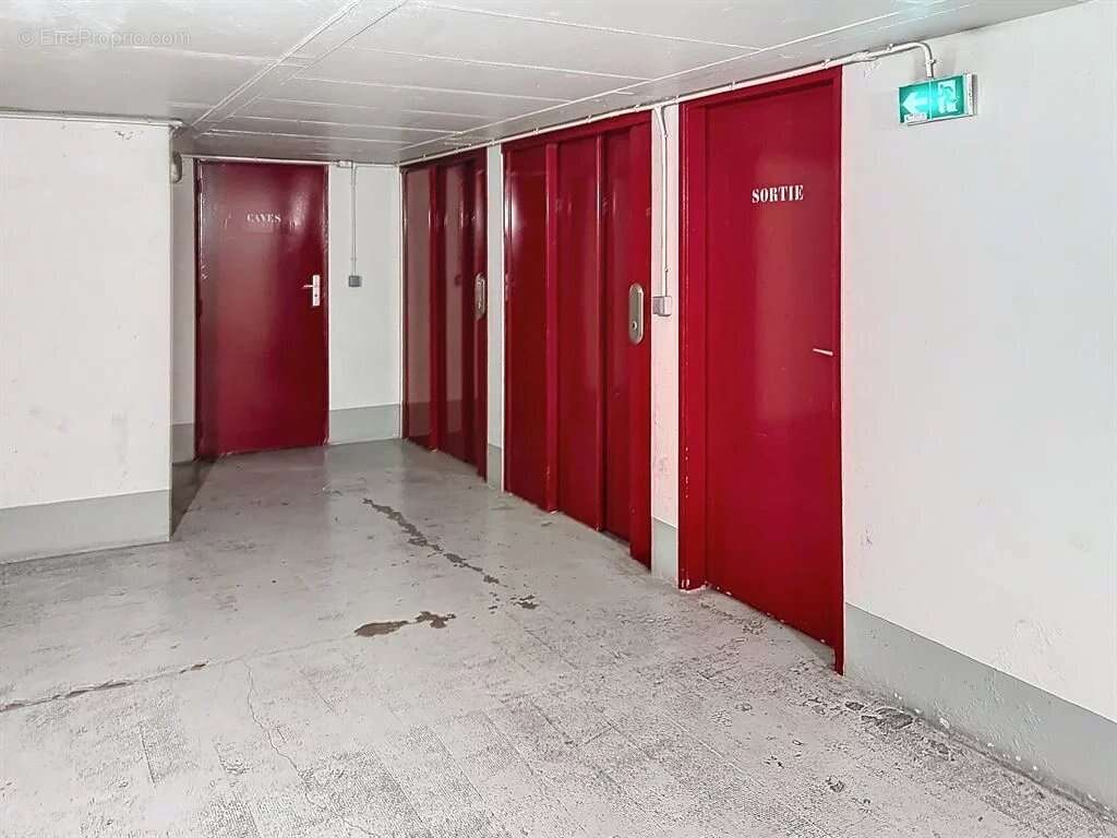 Parking à PARIS-15E