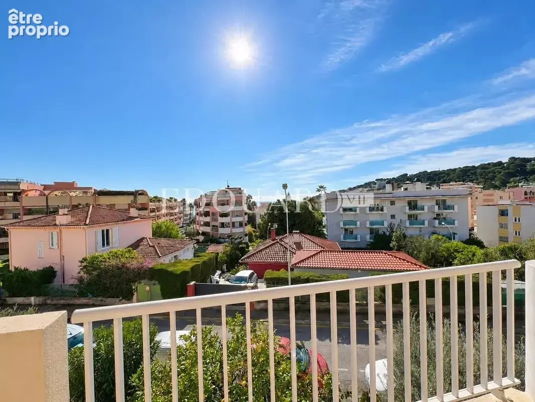 En exclusivité deux pièces en dernier étage avec spacieuse terrasse, cave et parking, à quelques pas des plages - photo 14