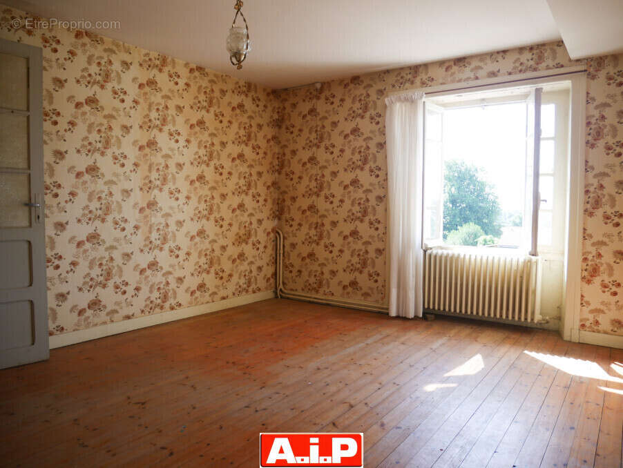 Maison à MONCOUTANT