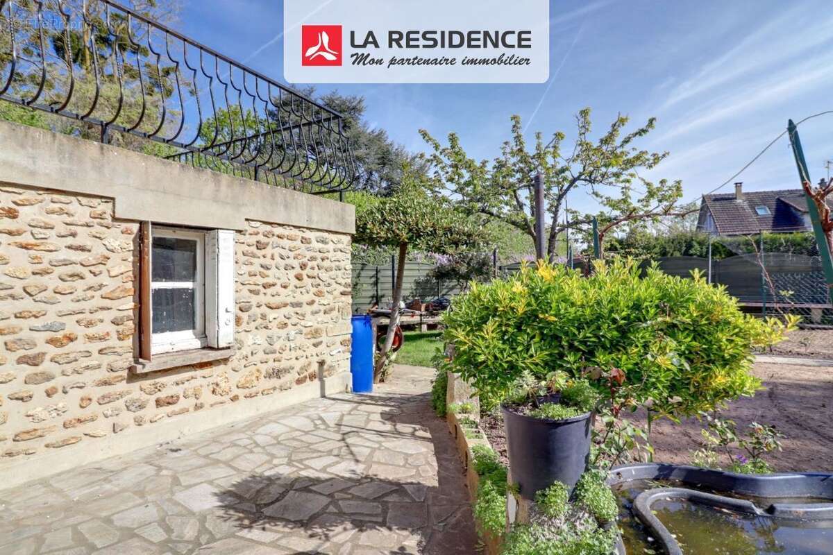 Maison 170 m² à Montfort-L'amaury  - photo 2