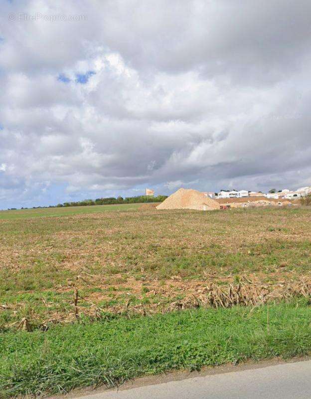 Terrain à DOMPIERRE-SUR-MER