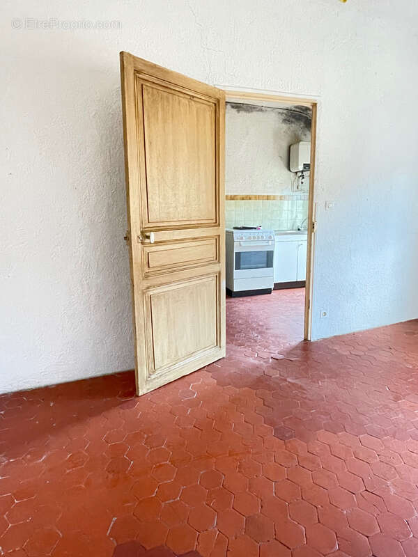 Immeuble de 5 appartements, jardin terrasse et garage, salernes centre, le var (83) ideal investisseur - photo 16