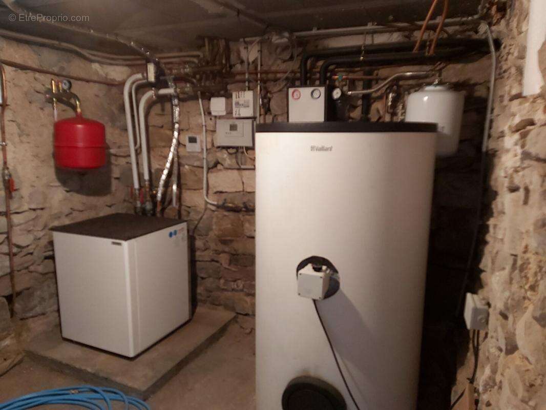 Maison à SAINT-ETIENNE-LES-ORGUES