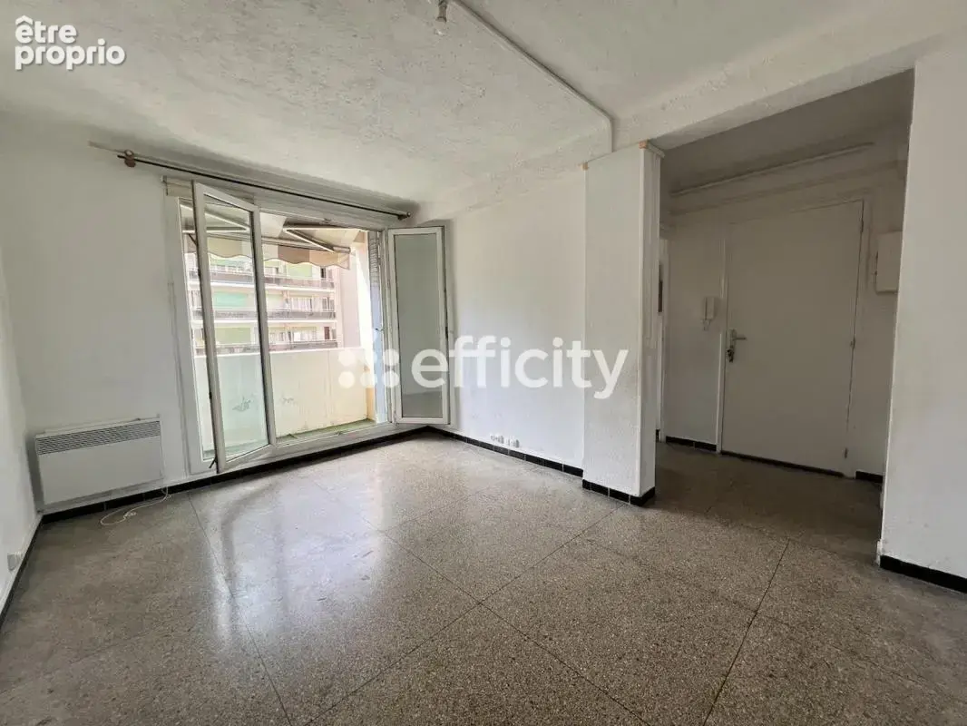 Appartement à MARSEILLE-4E