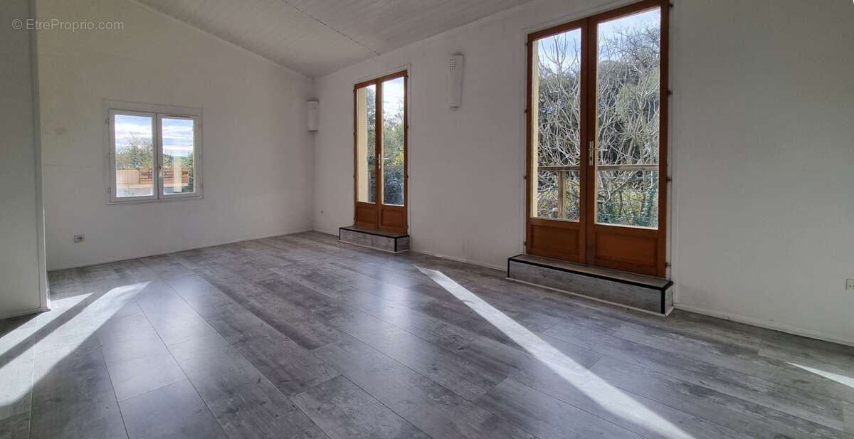 Salon - Maison à VILLARZEL-DU-RAZES