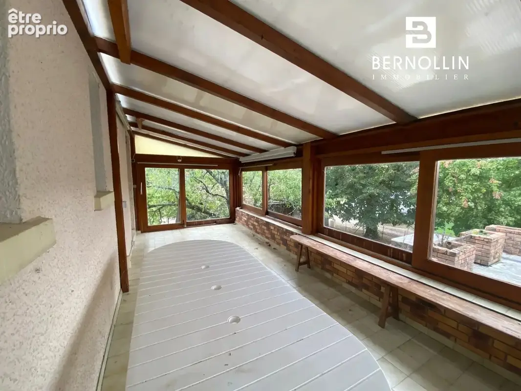 Au coeur du village d'Attignat, Maison familiale de 153 m2 avec fort potentiel sur 2 736 m2 de terrain - photo 5