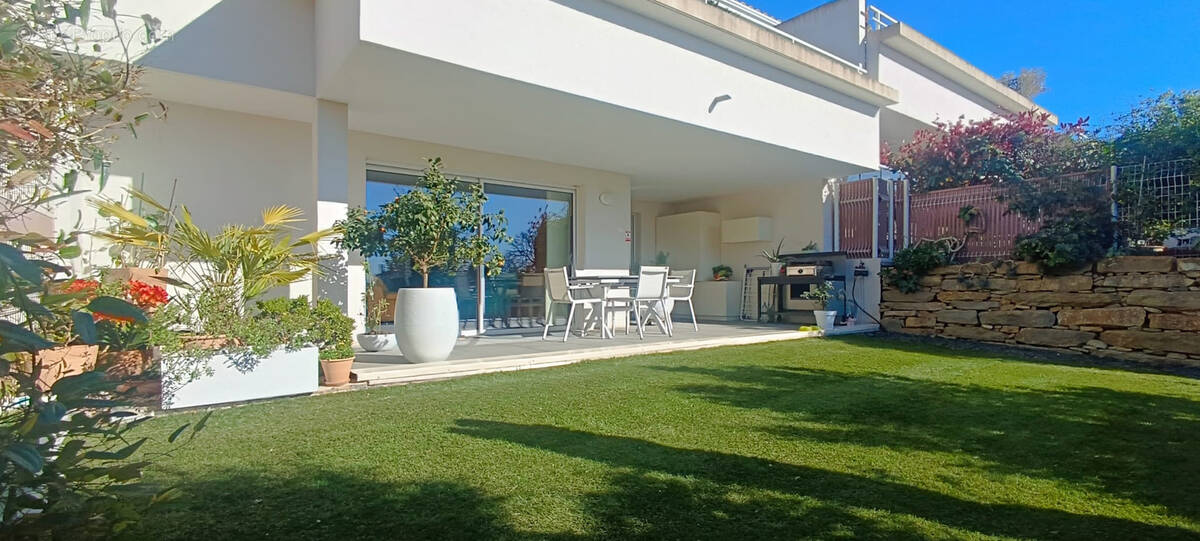 Appartement de standing en rez de jardin à Six Fours - photo 2